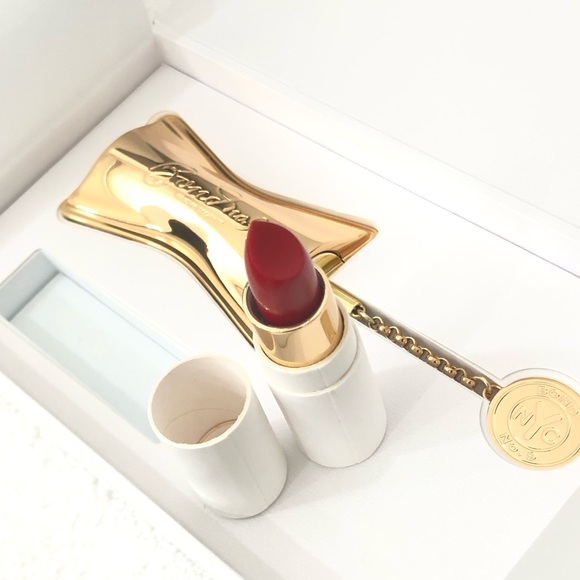 NIB Bond Refillable 2 piece lipstick set in “Park Avenue” - Picture 11 of 11